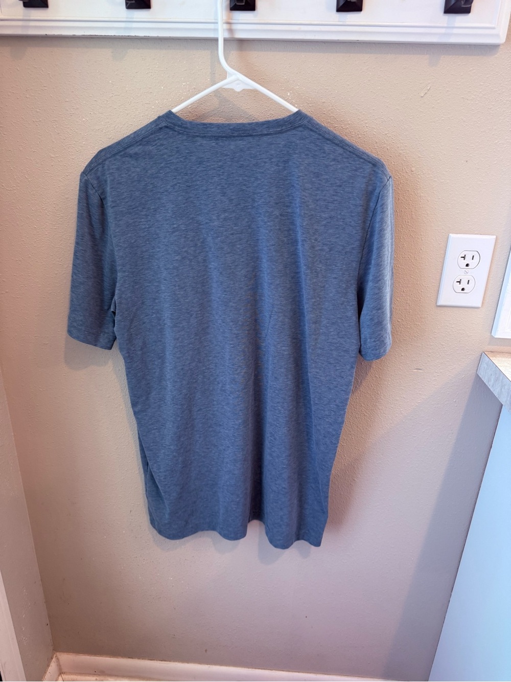 Travis Mathew shirt - Picture 5 of 6